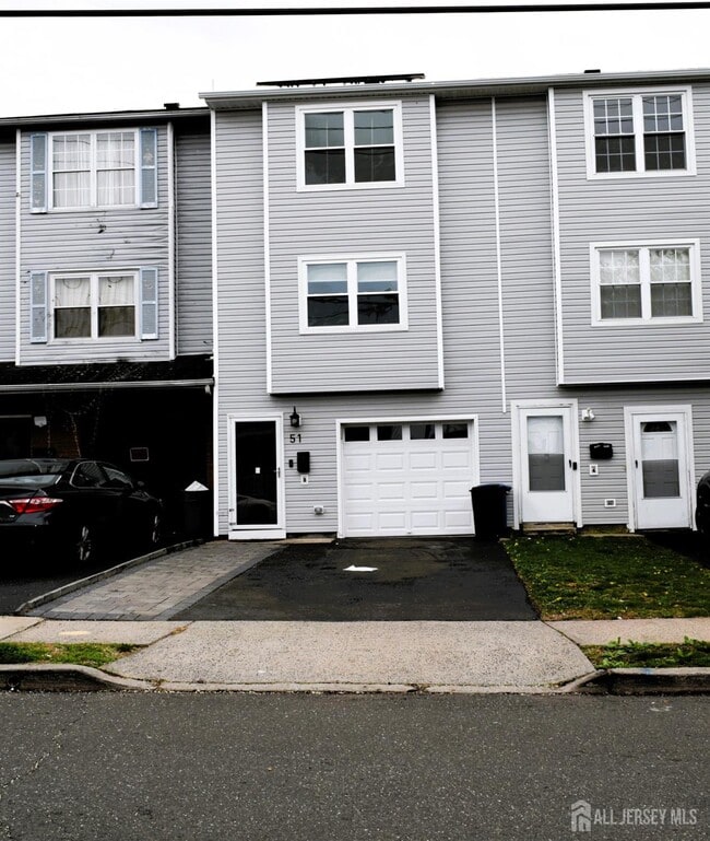 51 Larch St in Carteret, NJ - Building Photo - Building Photo