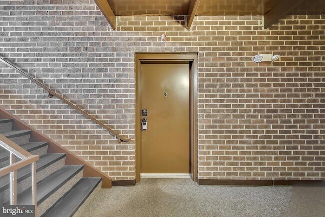 7802 Guildberry Ct, Unit 201 in Gaithersburg, MD - Building Photo - Building Photo