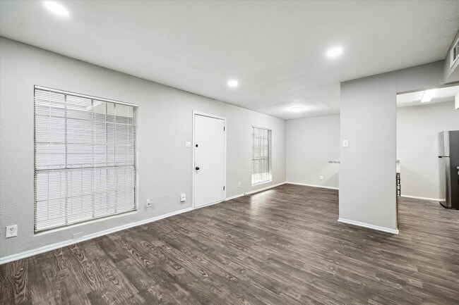 Spring Branch Gardens Apartments in Houston, TX - Building Photo - Building Photo