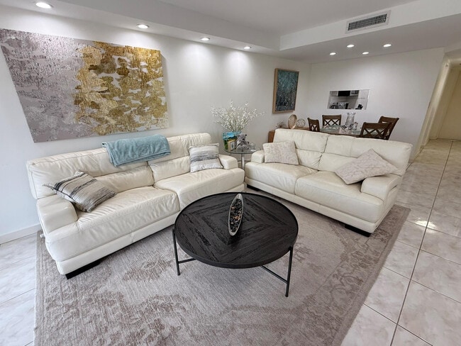 5300 NE 24th Terrace in Fort Lauderdale, FL - Foto de edificio - Building Photo