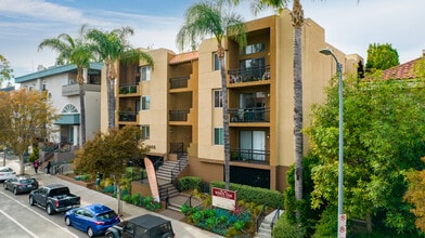 White Oak Gardens in Encino, CA - Building Photo - Building Photo