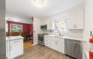 85 Troy Dr in Springfield, NJ - Building Photo