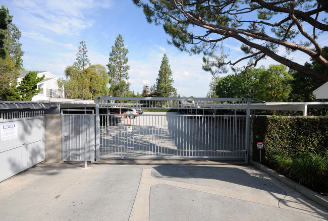 Ponderosa Springs in San Pedro, CA - Foto de edificio - Building Photo