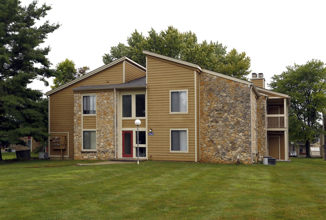 Pebble Point in Indianapolis, IN - Foto de edificio