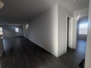 1704 Dwelling Pl in Godley, TX - Foto de edificio - Building Photo