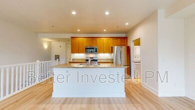 366 City Center Dr in Rohnert Park, CA - Building Photo - Building Photo