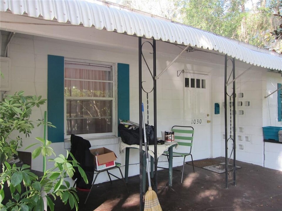 1030 NE 9th St in Gainesville, FL - Building Photo
