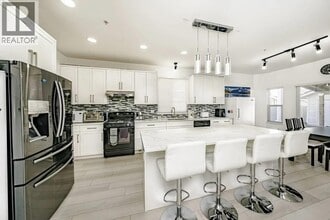 1096 Riverside Dr in Port Coquitlam, BC - Building Photo - Building Photo