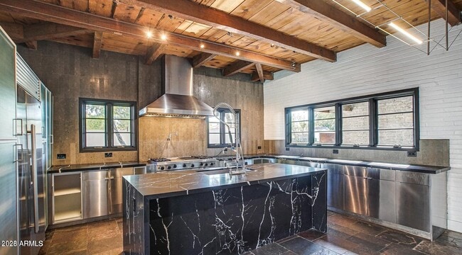 property at 902 W Verde Ln