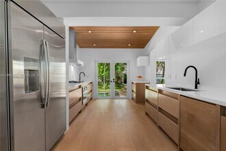 5812 Alton Rd in Miami Beach, FL - Building Photo - Building Photo