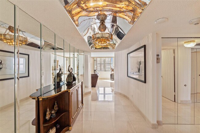 1920 S Ocean Dr, Unit 11b in Hallandale Beach, FL - Building Photo - Building Photo