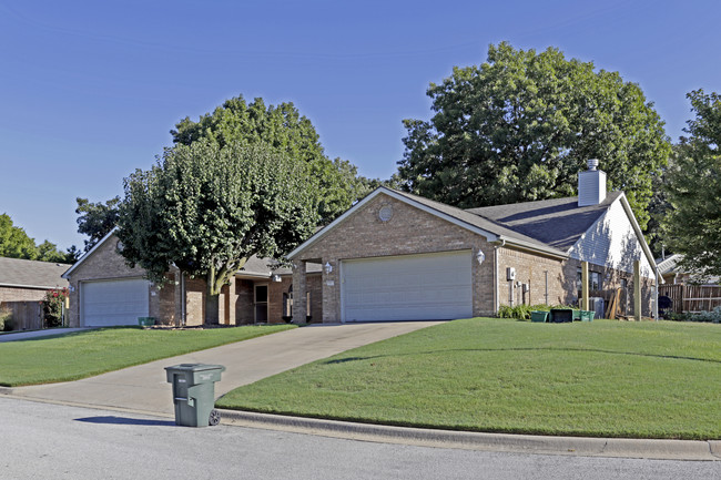 2962-2980 W Marigold Dr in Fayetteville, AR - Building Photo - Primary Photo