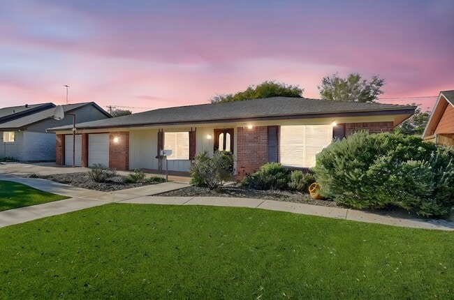 3210 Cimmaron Ave in Midland, TX - Foto de edificio - Building Photo