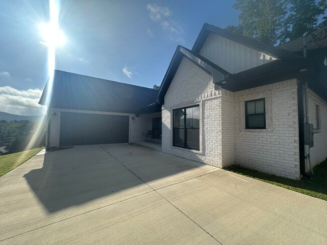 605 Remington Ct SE in Jacksonville, AL - Building Photo - Building Photo