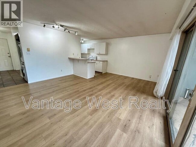 1761-1761 Pandosy St in Kelowna, BC - Building Photo - Building Photo