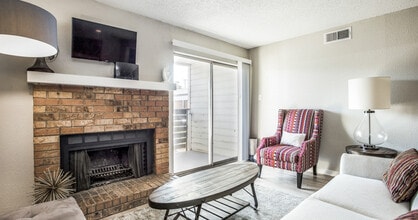 Preslee Apartments in Arlington, TX - Building Photo - Building Photo