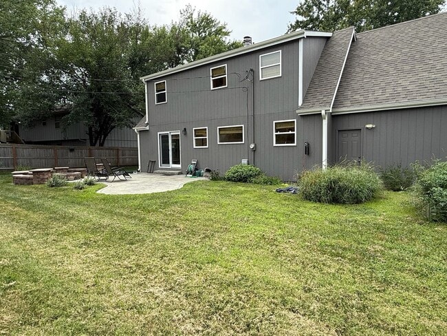 3310 SE Eveningtide Way in Topeka, KS - Building Photo - Building Photo