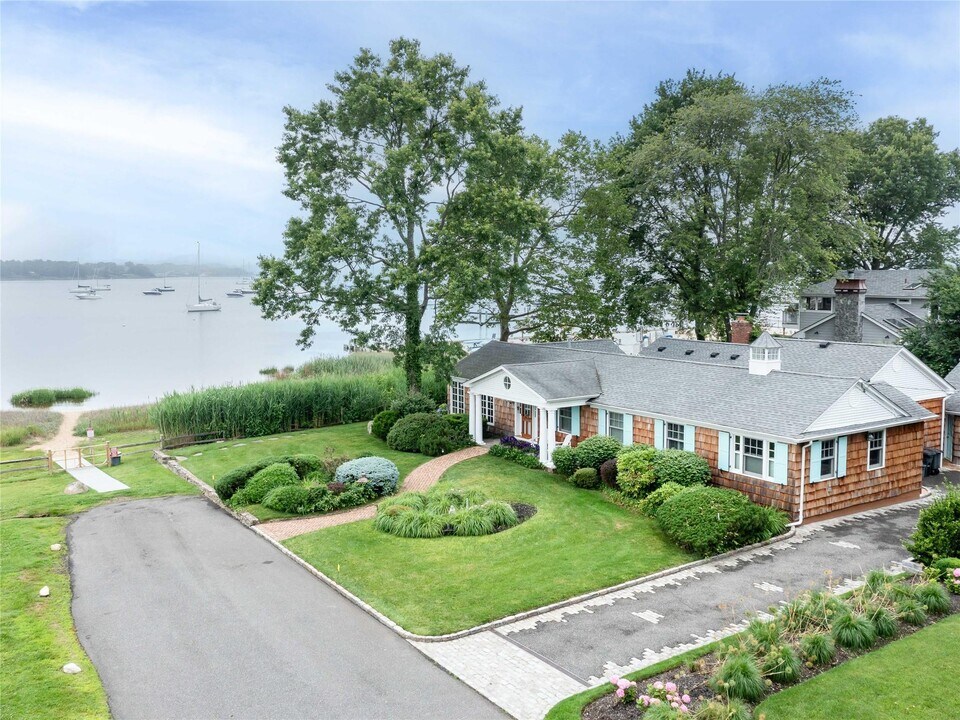 21 Secor Dr in Port Washington, NY - Building Photo
