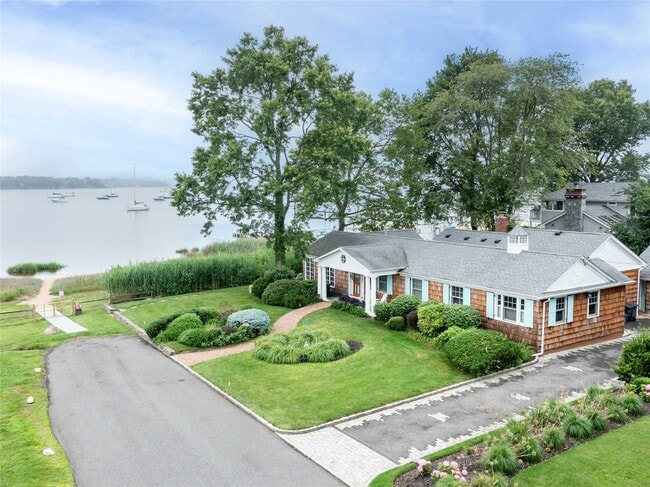 property at 21 Secor Dr