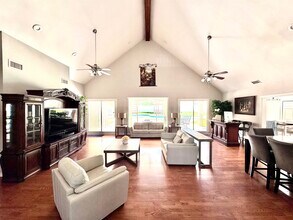 313 Linden Ln in Laredo, TX - Building Photo - Building Photo