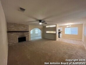 103 Meadow Way in Converse, TX - Building Photo - Building Photo