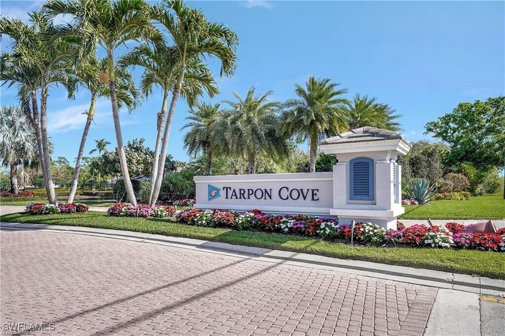 832 Carrick Bend Cir in Naples, FL - Building Photo