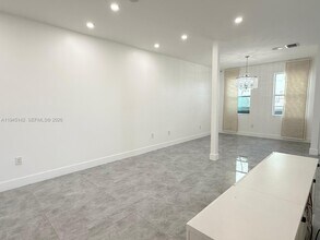 11271 NW 84th St in Doral, FL - Building Photo - Building Photo