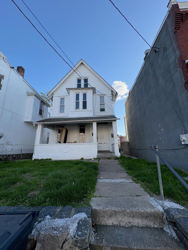 1716 Lancaster Ave, Unit B