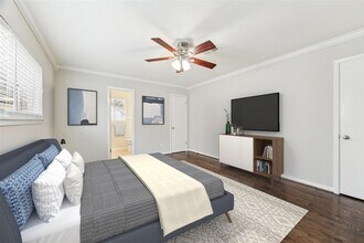 4815 Warm Springs Rd in Houston, TX - Building Photo - Building Photo