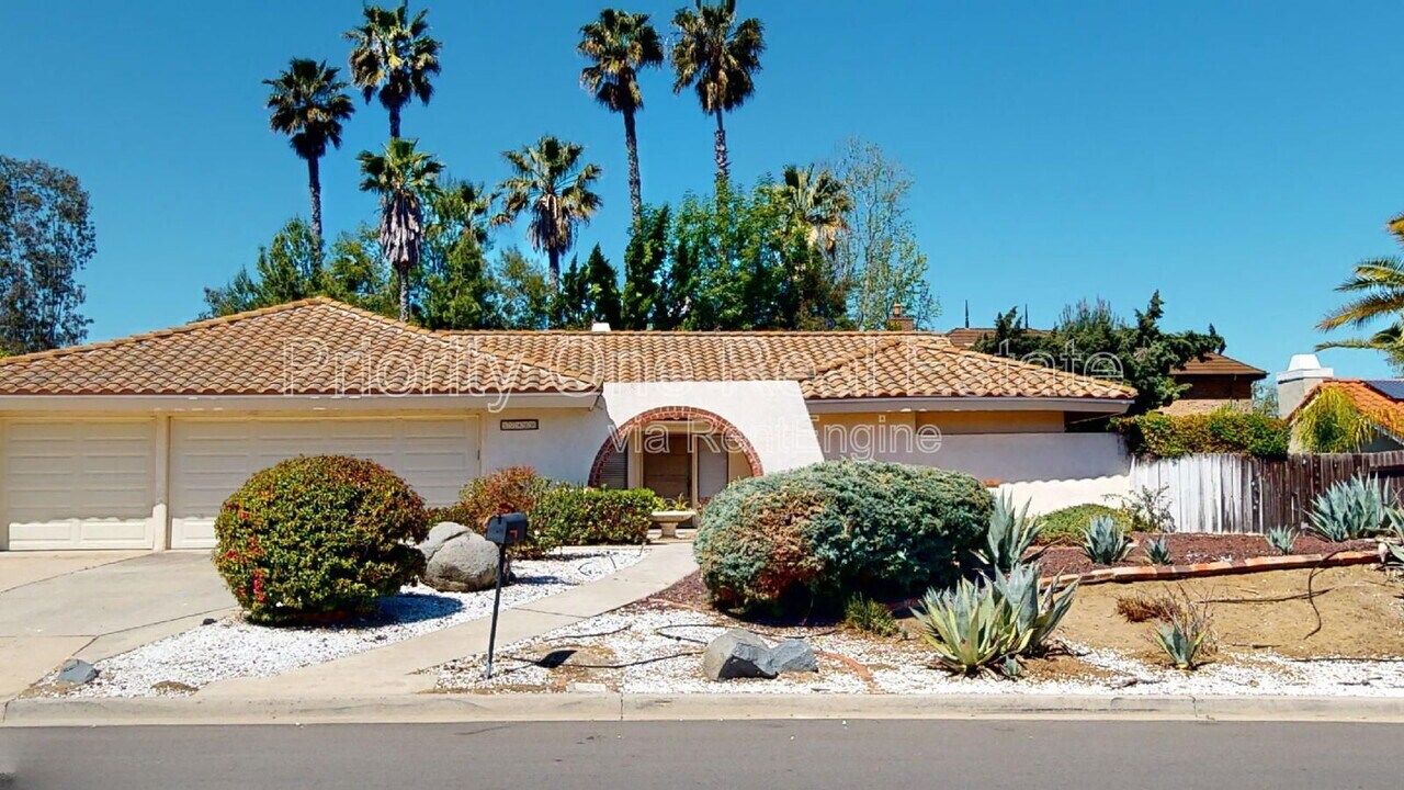 17410 St Andrews Dr in Poway, CA - Building Photo