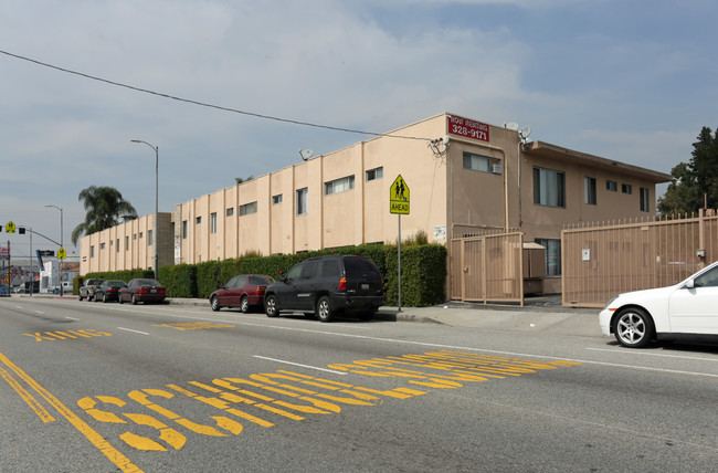 Royal Palms Apartments in Torrance, CA - Building Photo - Building Photo