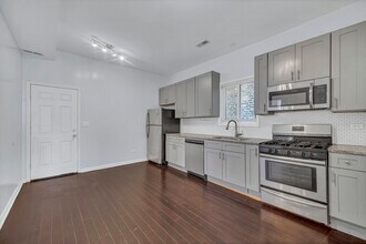 4908 W Byron St in Chicago, IL - Foto de edificio - Building Photo