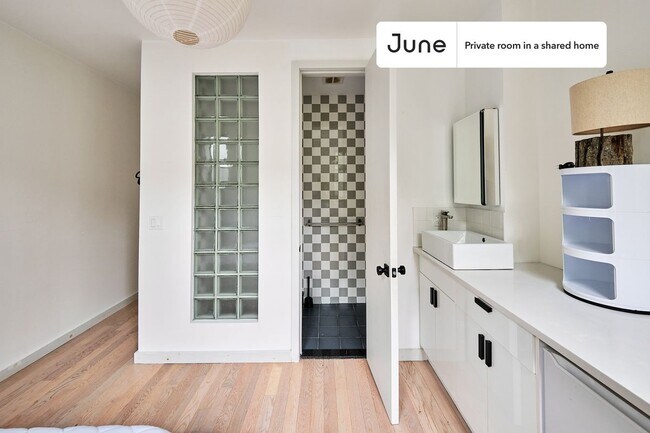 Room in Shared 3 bed/3 bath home in Queens, NY - Building Photo - Building Photo