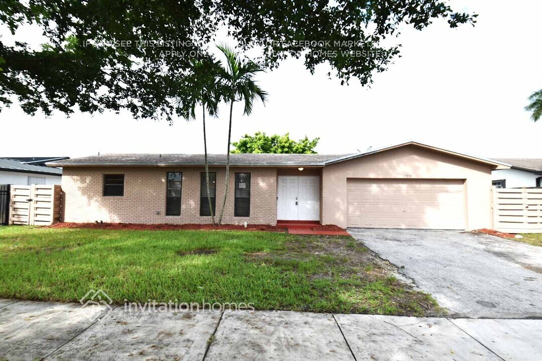 17404 SW 108th Ct in Miami, FL - Building Photo