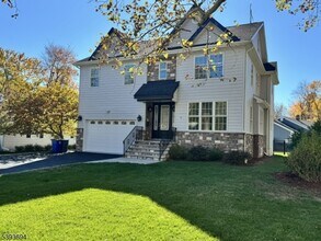 9 Spalding Dr in Livingston, NJ - Building Photo - Building Photo
