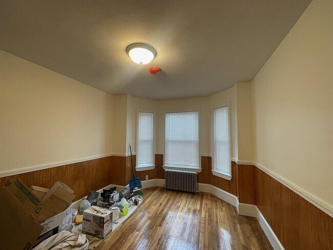 2 Cypress St, Unit 2 in Somerville, MA - Building Photo - Building Photo