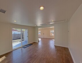 8704 Nye Rd in Ventura, CA - Building Photo - Building Photo