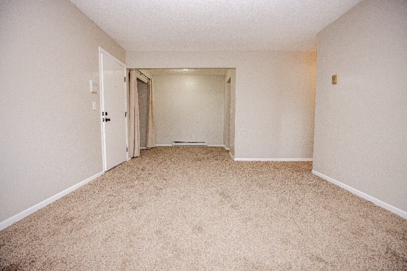 6730 Hill Ave in Toledo, OH - Building Photo