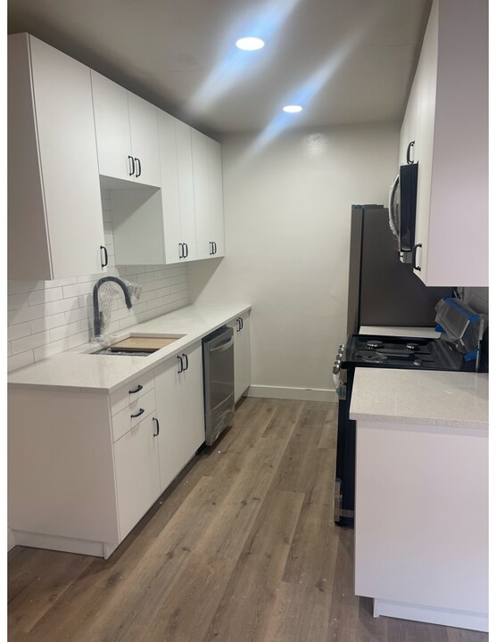 11833 Goshen Ave, Unit B in Los Angeles, CA - Building Photo