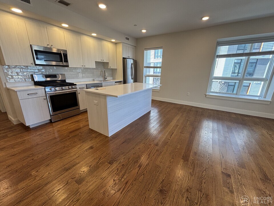 1 Everett St, Unit 202 in Boston, MA - Building Photo