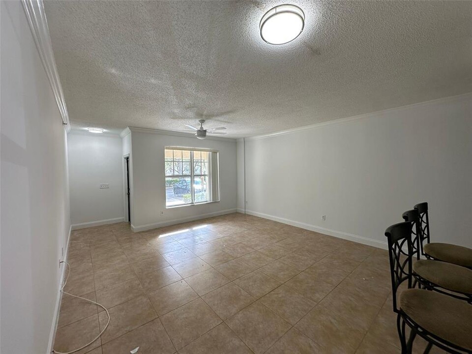 6020 W Sample Rd in Coral Springs, FL - Building Photo