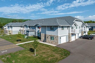 MORGAN PARK ESTATES in Duluth, MN - Foto de edificio - Building Photo