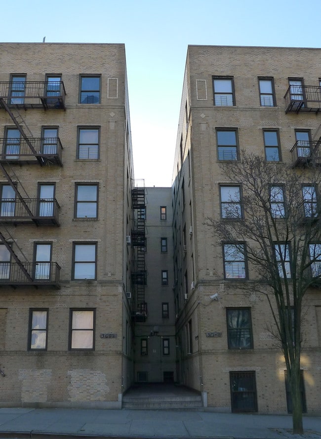 3050 Bainbridge Ave in Bronx, NY - Foto de edificio - Building Photo