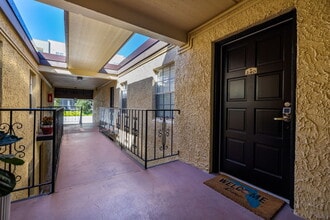 106 Alameda Ct in Tampa, FL - Foto de edificio - Building Photo