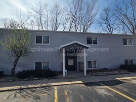 5858 Red Arrow Hwy in Stevensville, MI - Building Photo