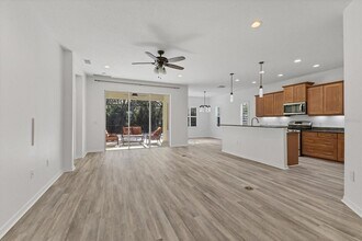 4806 Lake Breeze Terrace in Sarasota, FL - Foto de edificio - Building Photo