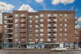 4295 Main St in Flushing, NY - Foto de edificio - Building Photo