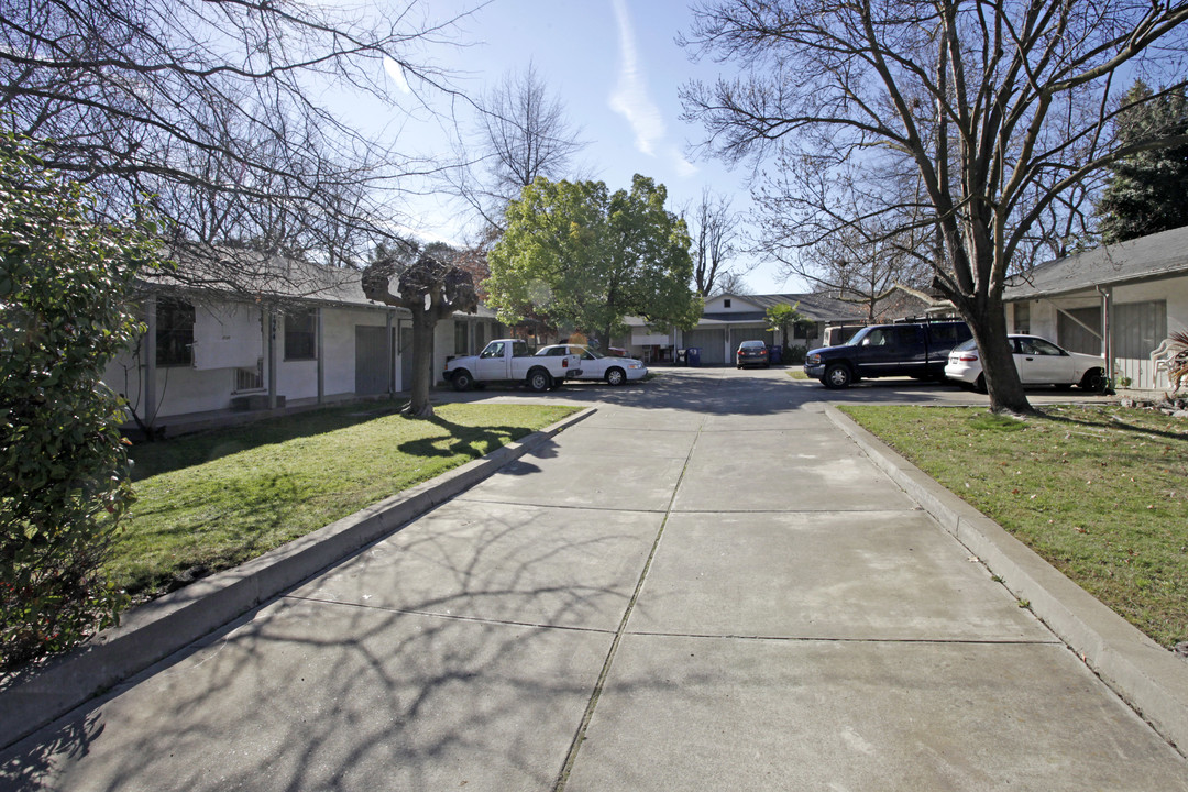 1950-1964 Juliesse Ave in Sacramento, CA - Foto de edificio