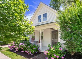 19 Concord St in Sag Harbor, NY - Building Photo