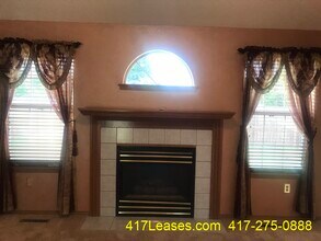 3085 W Darby St in Springfield, MO - Building Photo - Building Photo